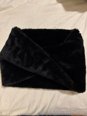 Old Navy Black Faux Fur Scarf Wrap